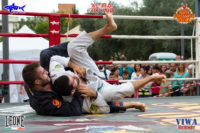 Una presa di strangolamento di Brazilian jiu jitsu